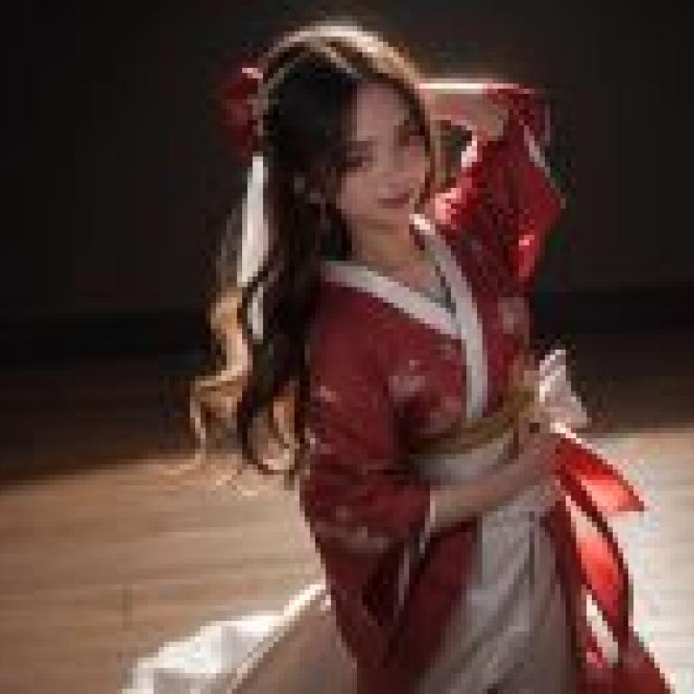 木舞紅白和服 - 優雅舞者桌布免費下載