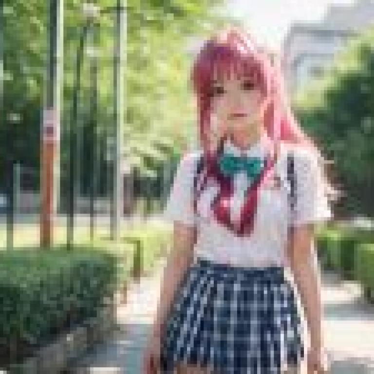 Computer tablecloth， Lala Satalin Debiruk， outlaw queen， real person， pink-haired school uniform girl: campus anime style