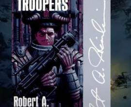 為了人類，還是為了自由? 硬科幻的動力裝甲與蟲族 --- 小說 星河戰隊 Starship Troopers 達奇上校